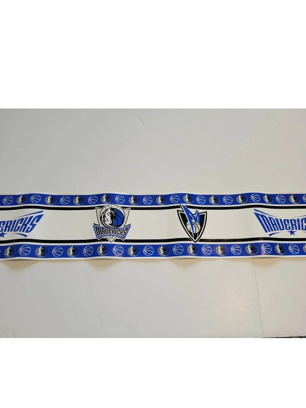 DALLAS MAVERICKS NBA PEEL & STICK WALLPAPER BORDER. NEW
